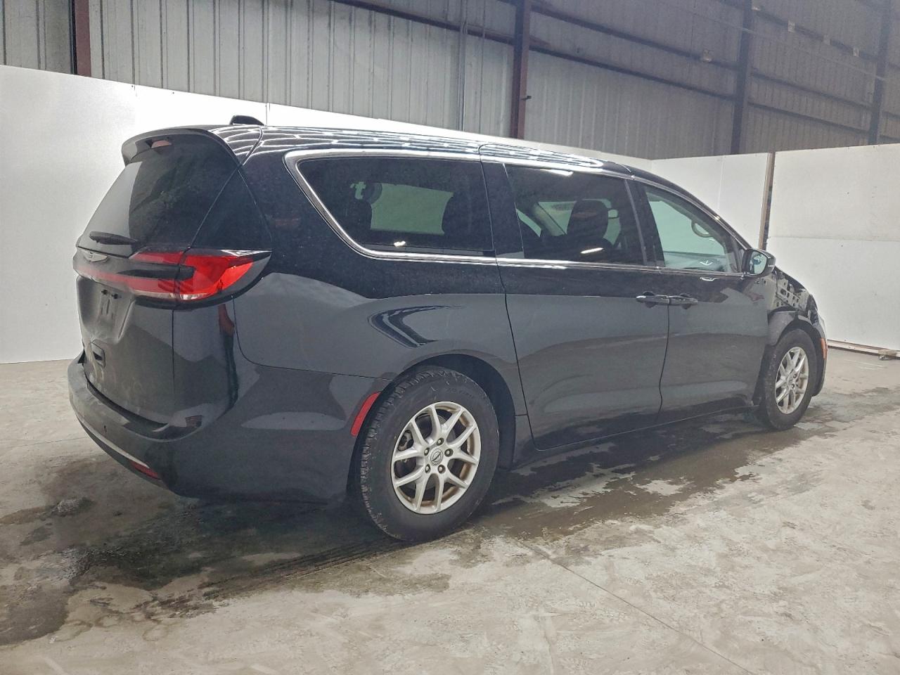 2024 CHRYSLER PACIFICA TOURING L photo 3