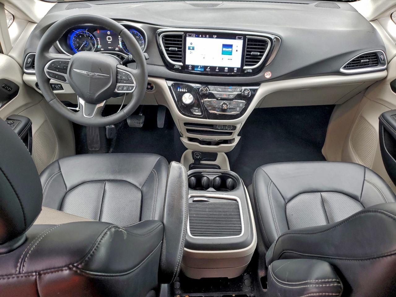 2024 CHRYSLER PACIFICA TOURING L photo 8