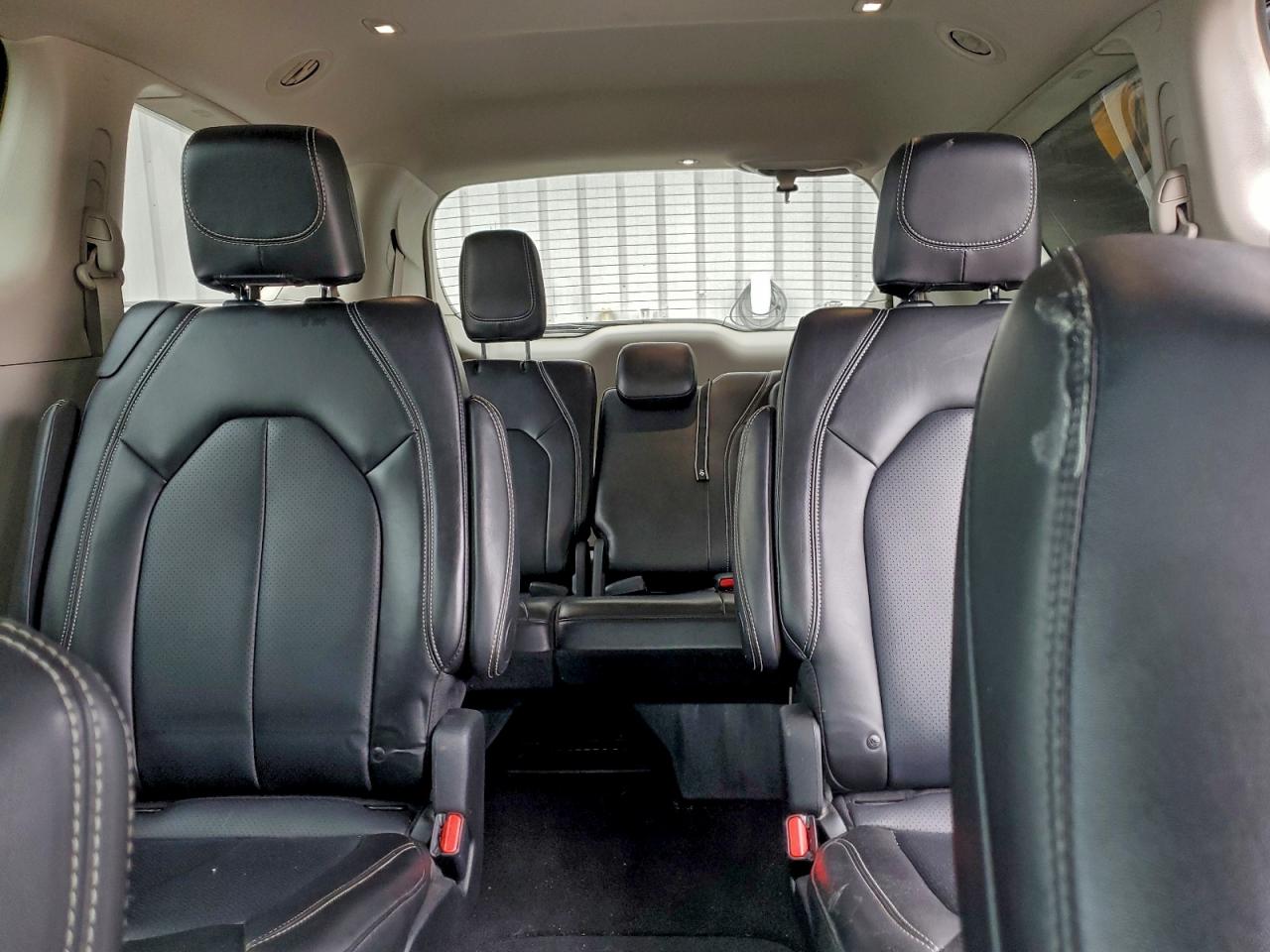 2024 CHRYSLER PACIFICA TOURING L photo 10
