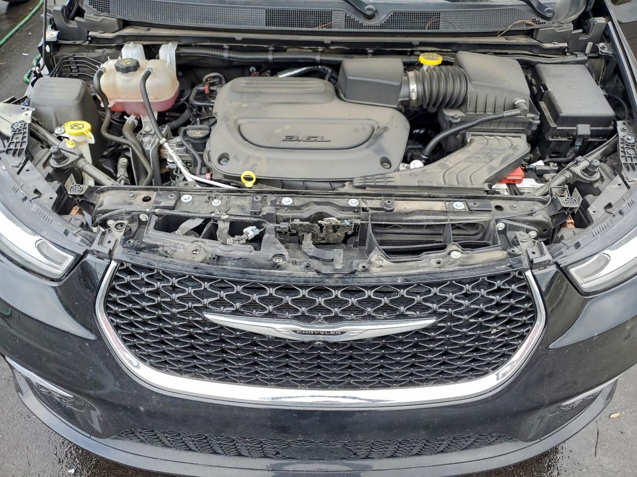2024 CHRYSLER PACIFICA TOURING L photo 12