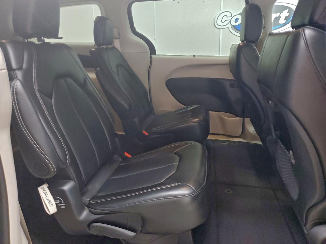 2024 CHRYSLER PACIFICA TOURING L photo 11