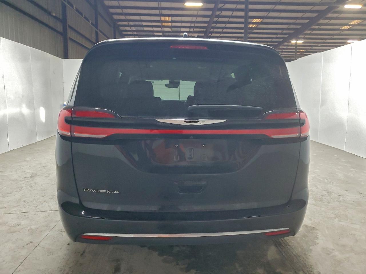 2024 CHRYSLER PACIFICA TOURING L photo 6