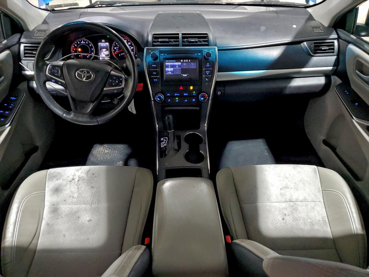 2017 TOYOTA CAMRY LE photo 8