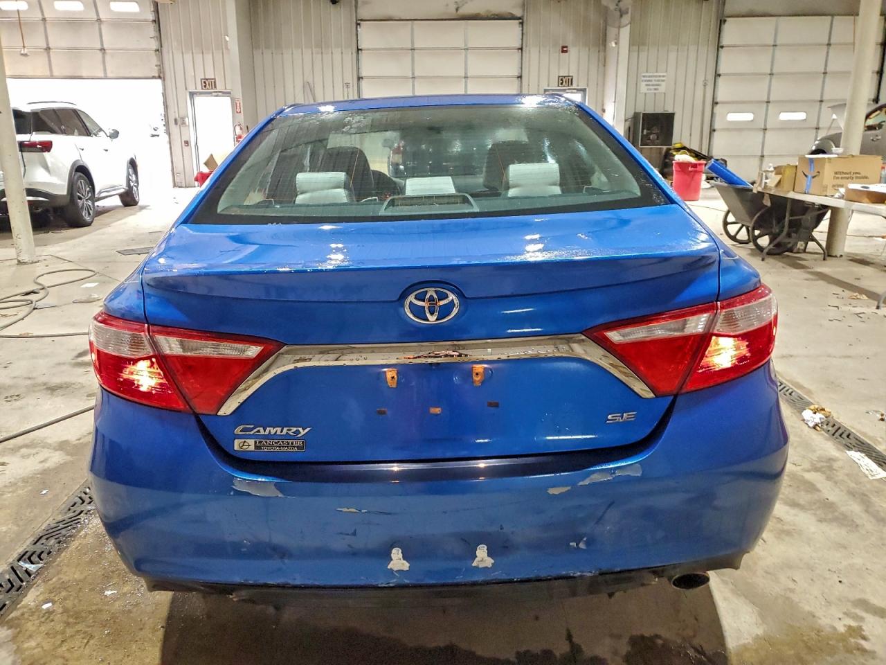 2017 TOYOTA CAMRY LE photo 6