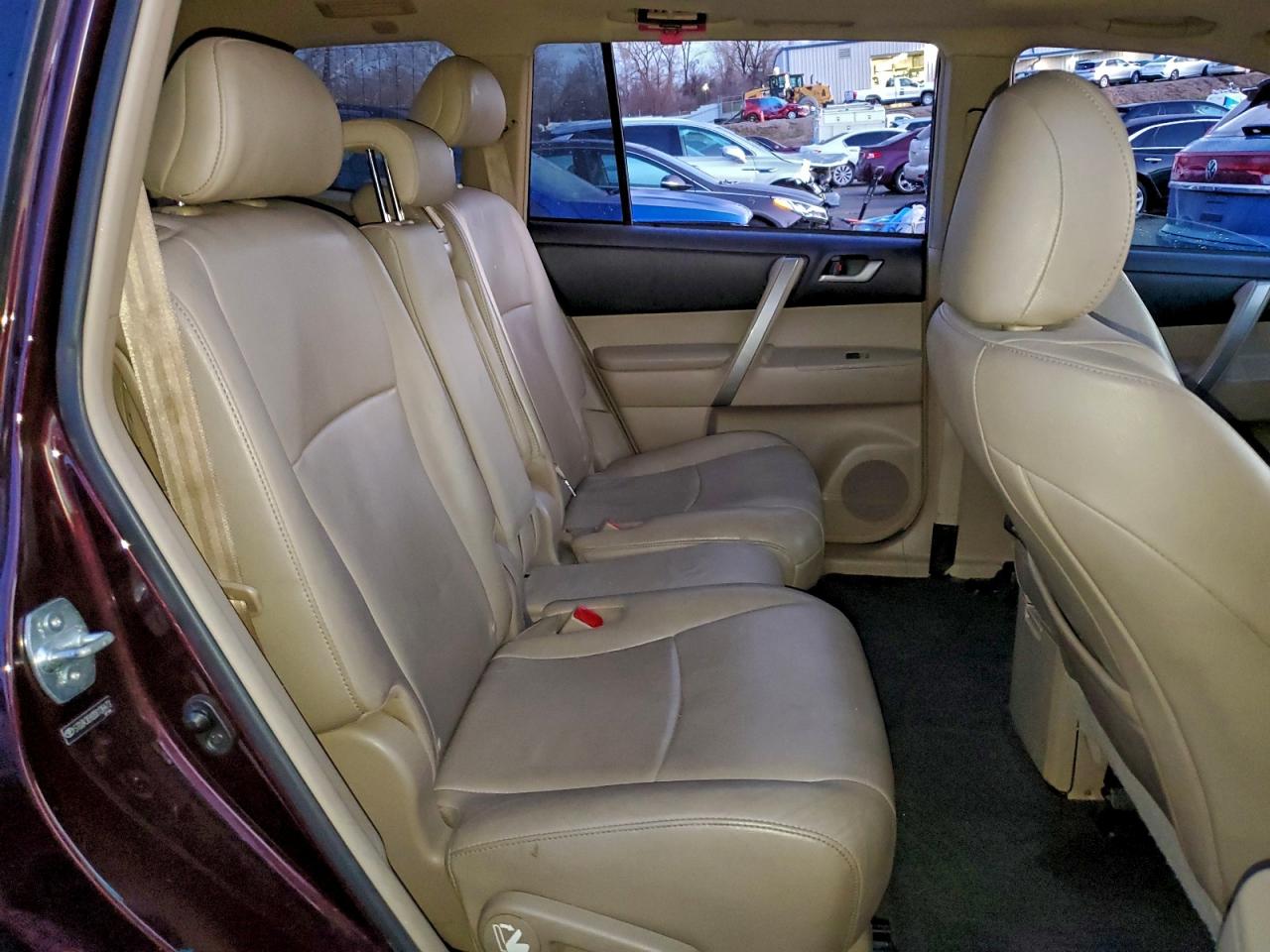 2013 TOYOTA HIGHLANDER BASE photo 11