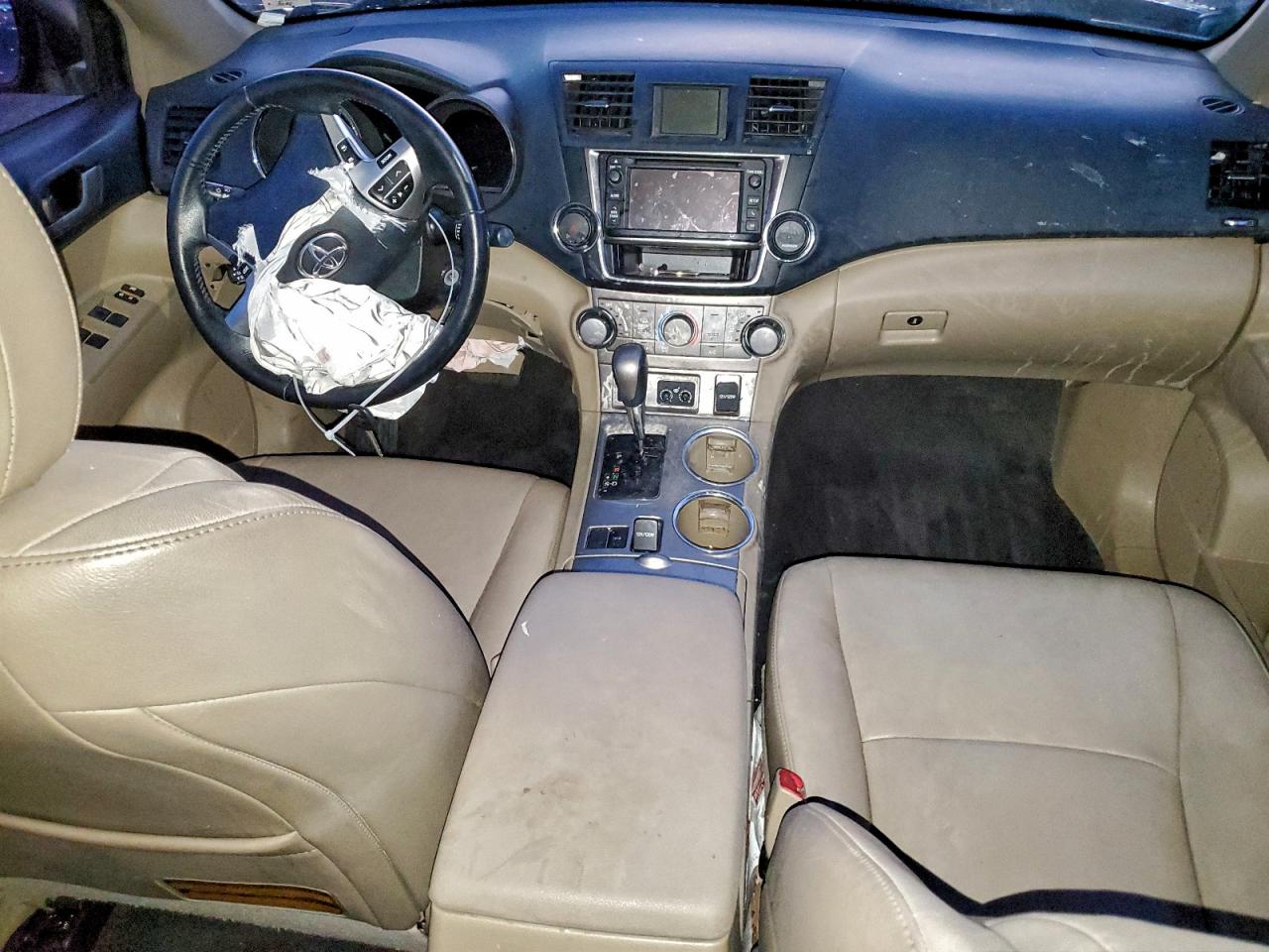 2013 TOYOTA HIGHLANDER BASE photo 8