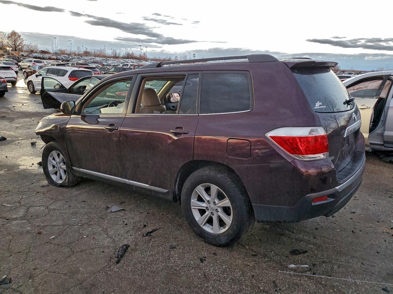 2013 TOYOTA HIGHLANDER BASE photo 2