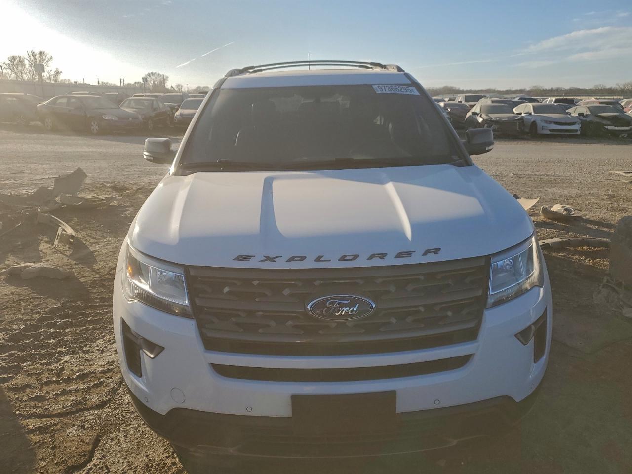 2018 FORD EXPLORER XLT photo 9