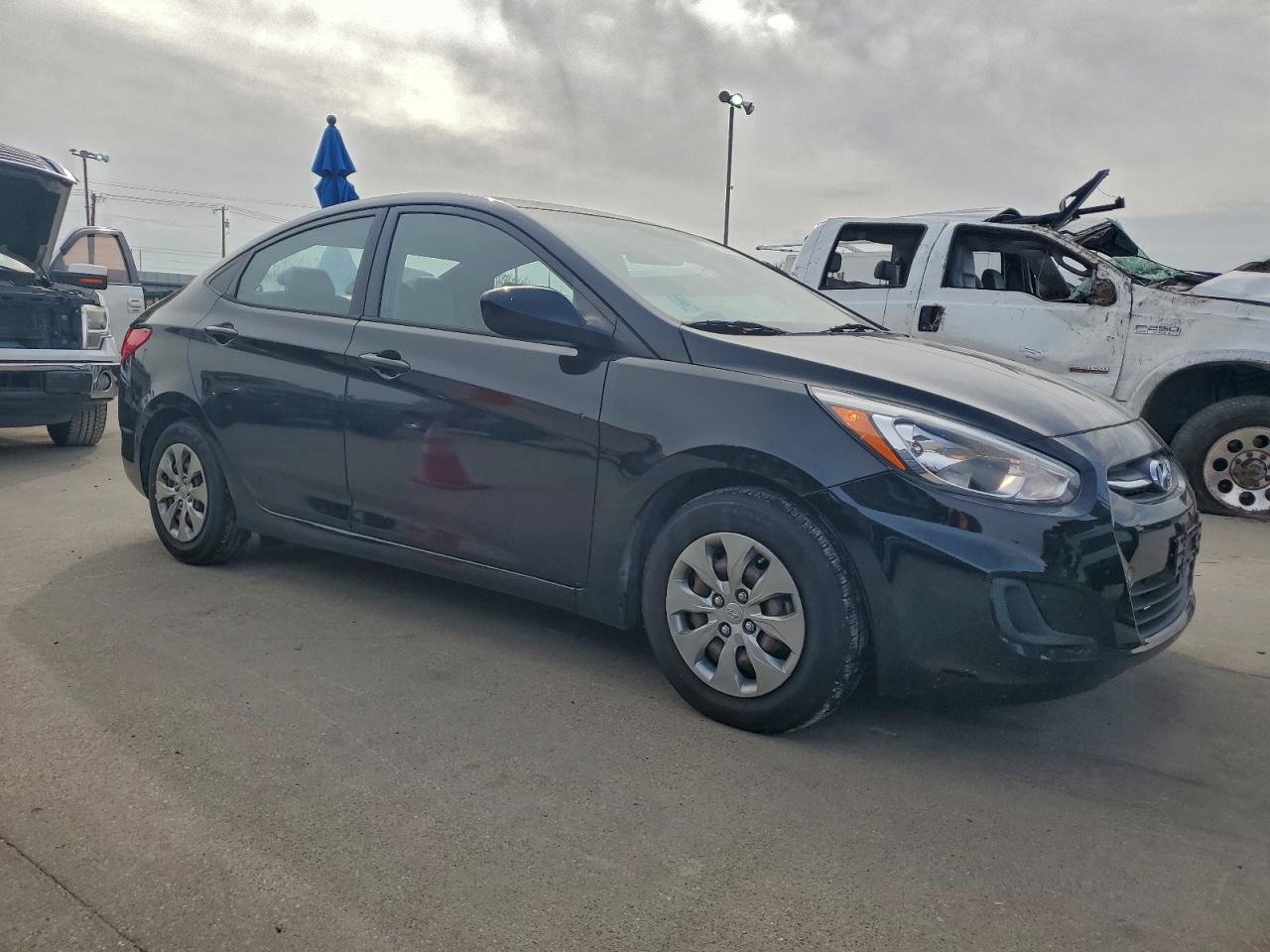 2017 HYUNDAI ACCENT SE photo 7