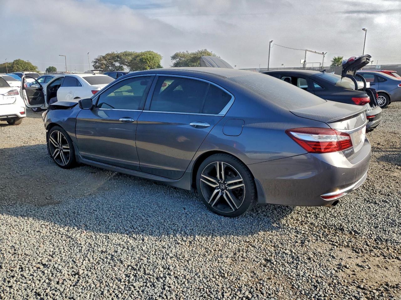 2017 HONDA ACCORD SPORT photo 2