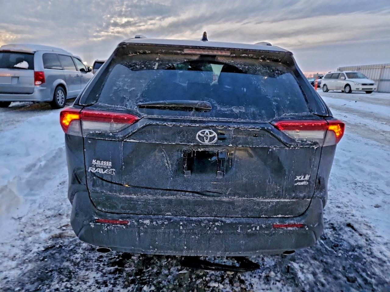 2025 TOYOTA RAV4 XLE photo 21