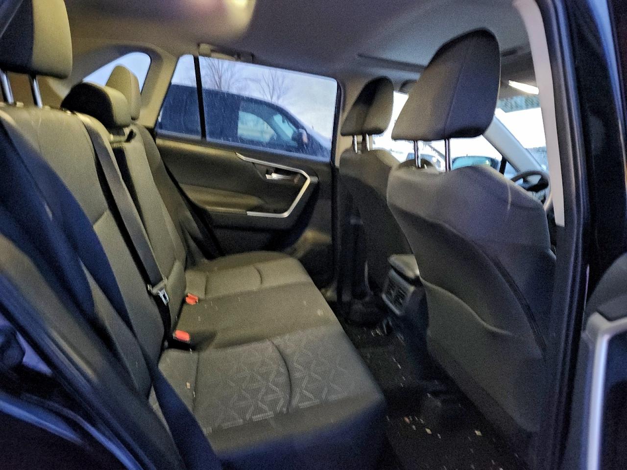 2025 TOYOTA RAV4 XLE photo 41