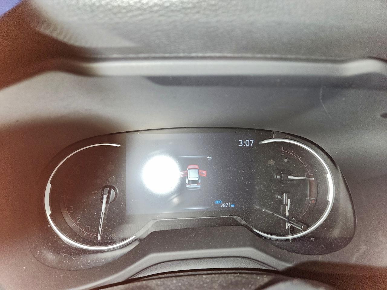 2025 TOYOTA RAV4 XLE photo 33