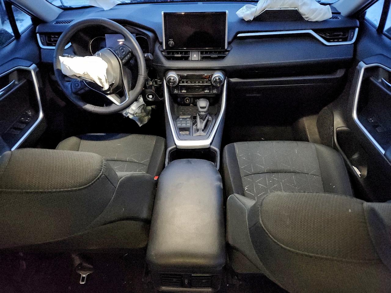 2025 TOYOTA RAV4 XLE photo 29