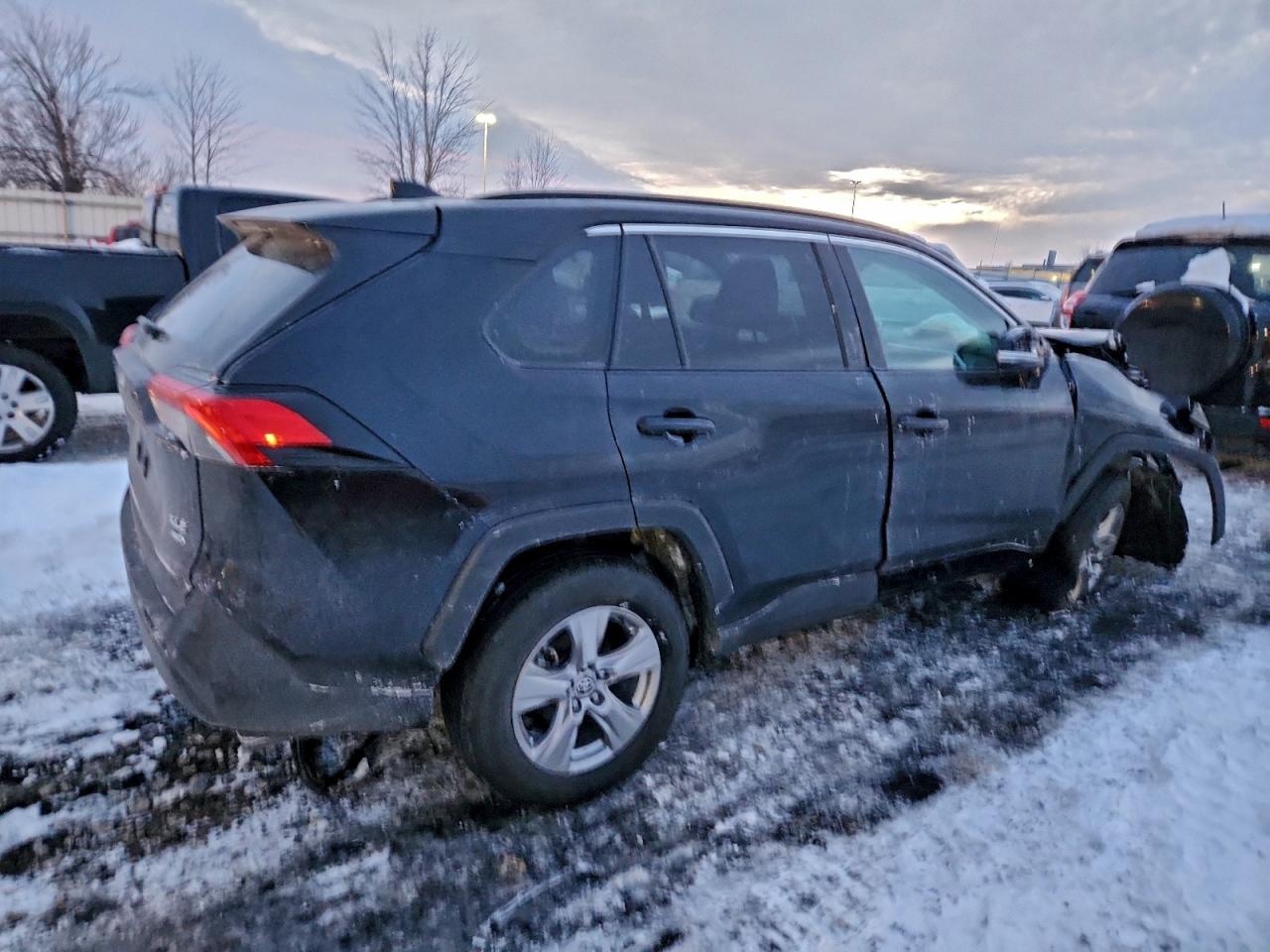 2025 TOYOTA RAV4 XLE photo 9