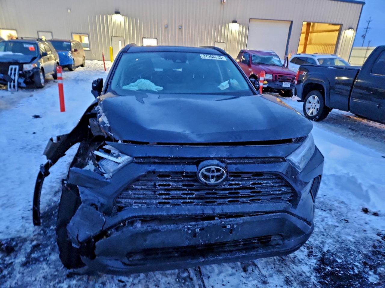 2025 TOYOTA RAV4 XLE photo 17