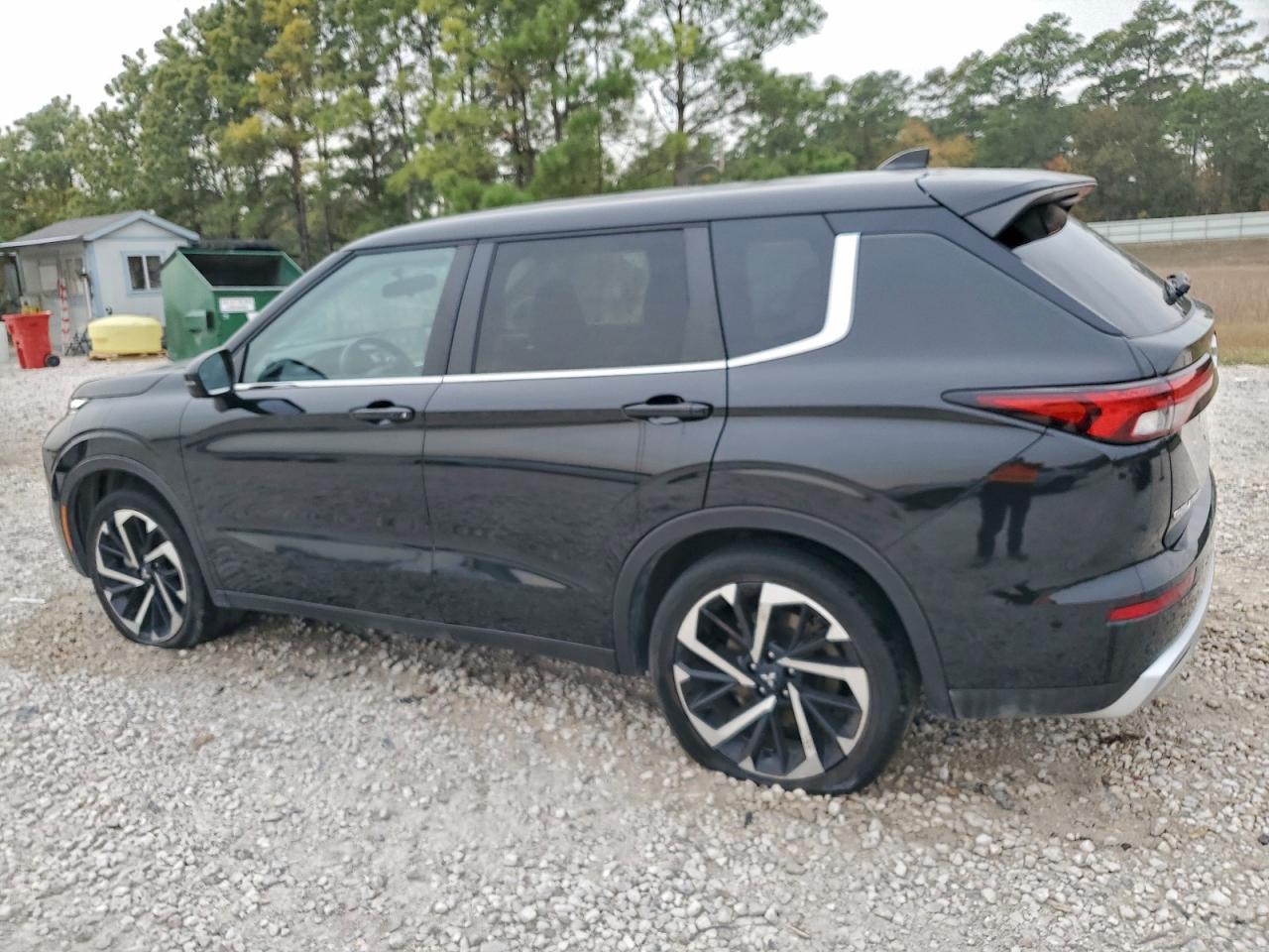 2024 MITSUBISHI OUTLANDER SE photo 2