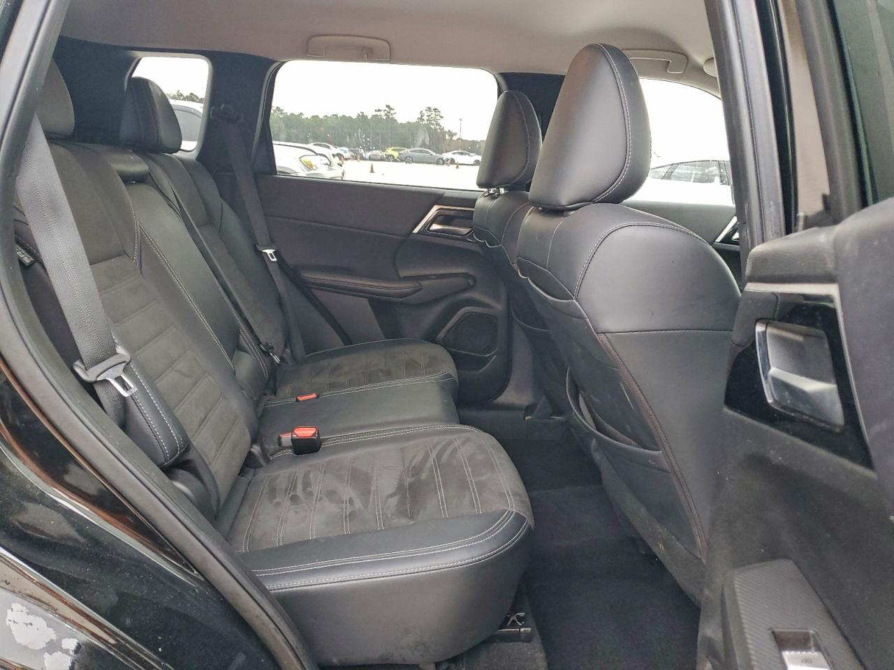 2024 MITSUBISHI OUTLANDER SE photo 11