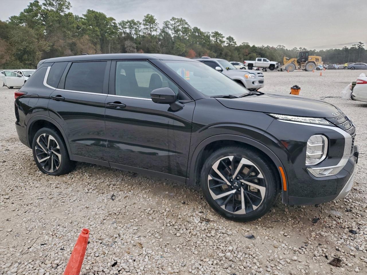 2024 MITSUBISHI OUTLANDER SE photo 4