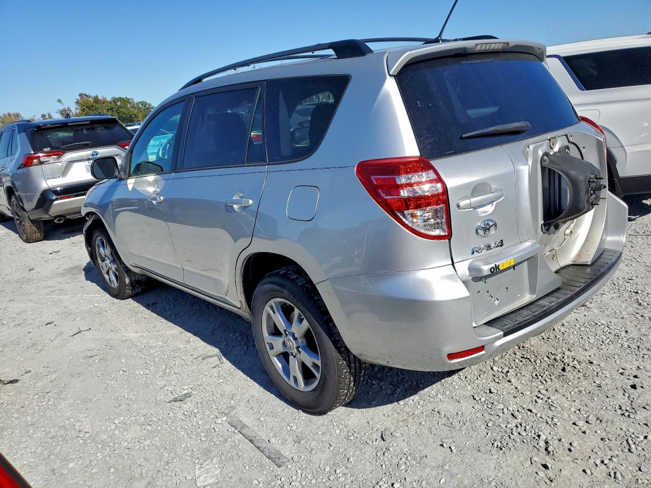 2012 TOYOTA RAV4 photo 2