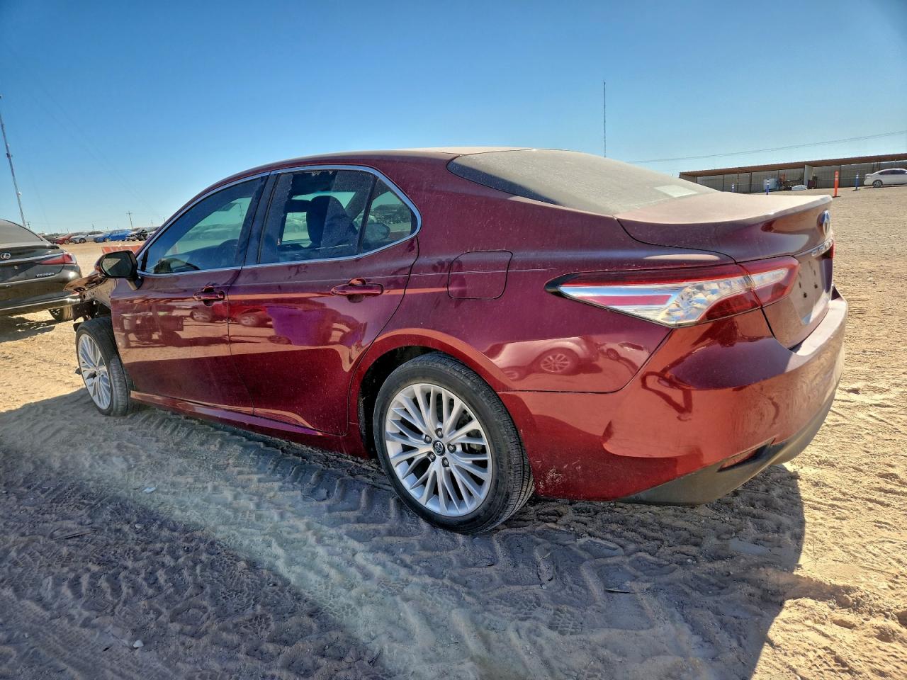 2018 TOYOTA CAMRY L photo 3