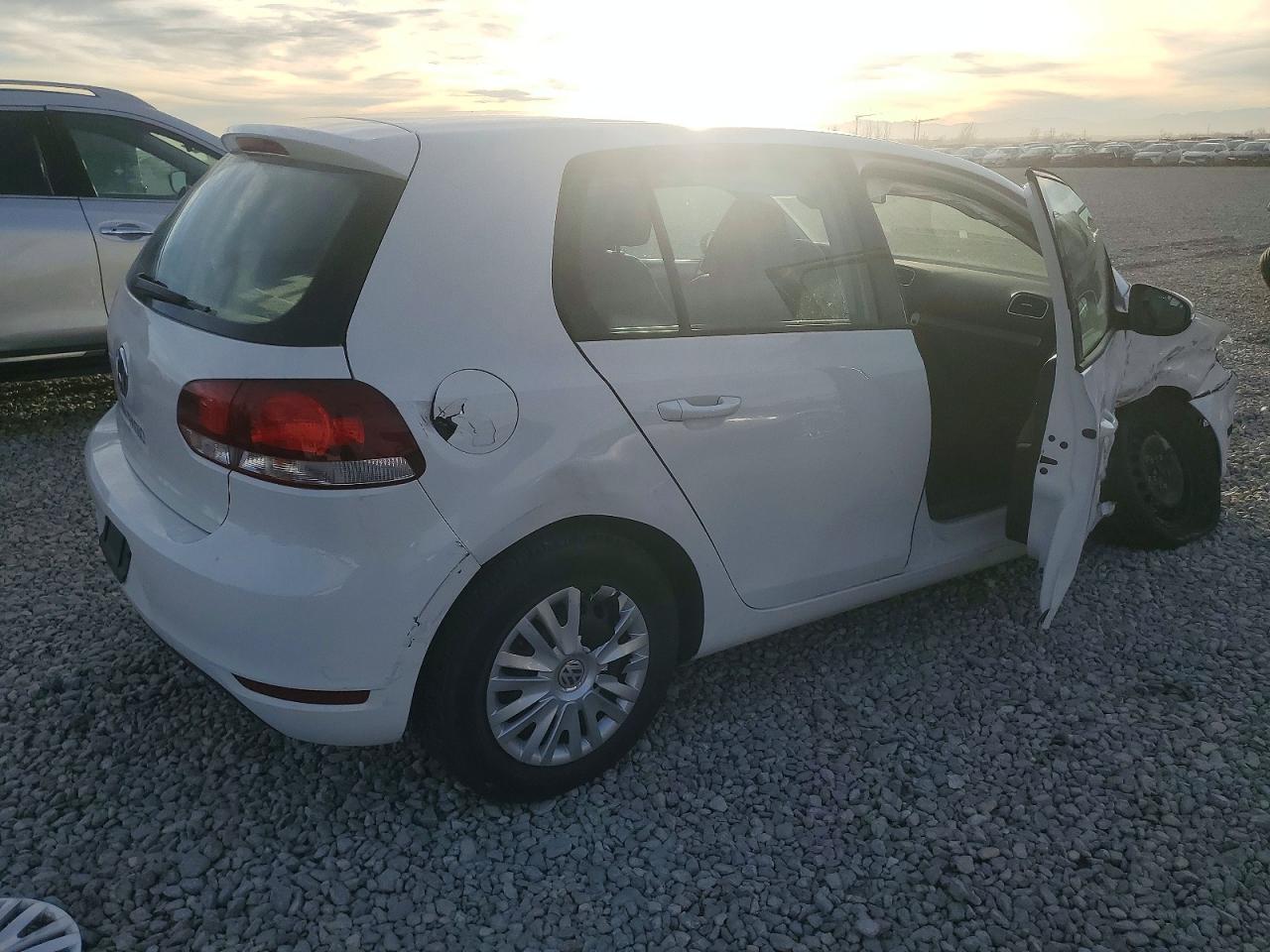 2011 VOLKSWAGEN GOLF photo 3