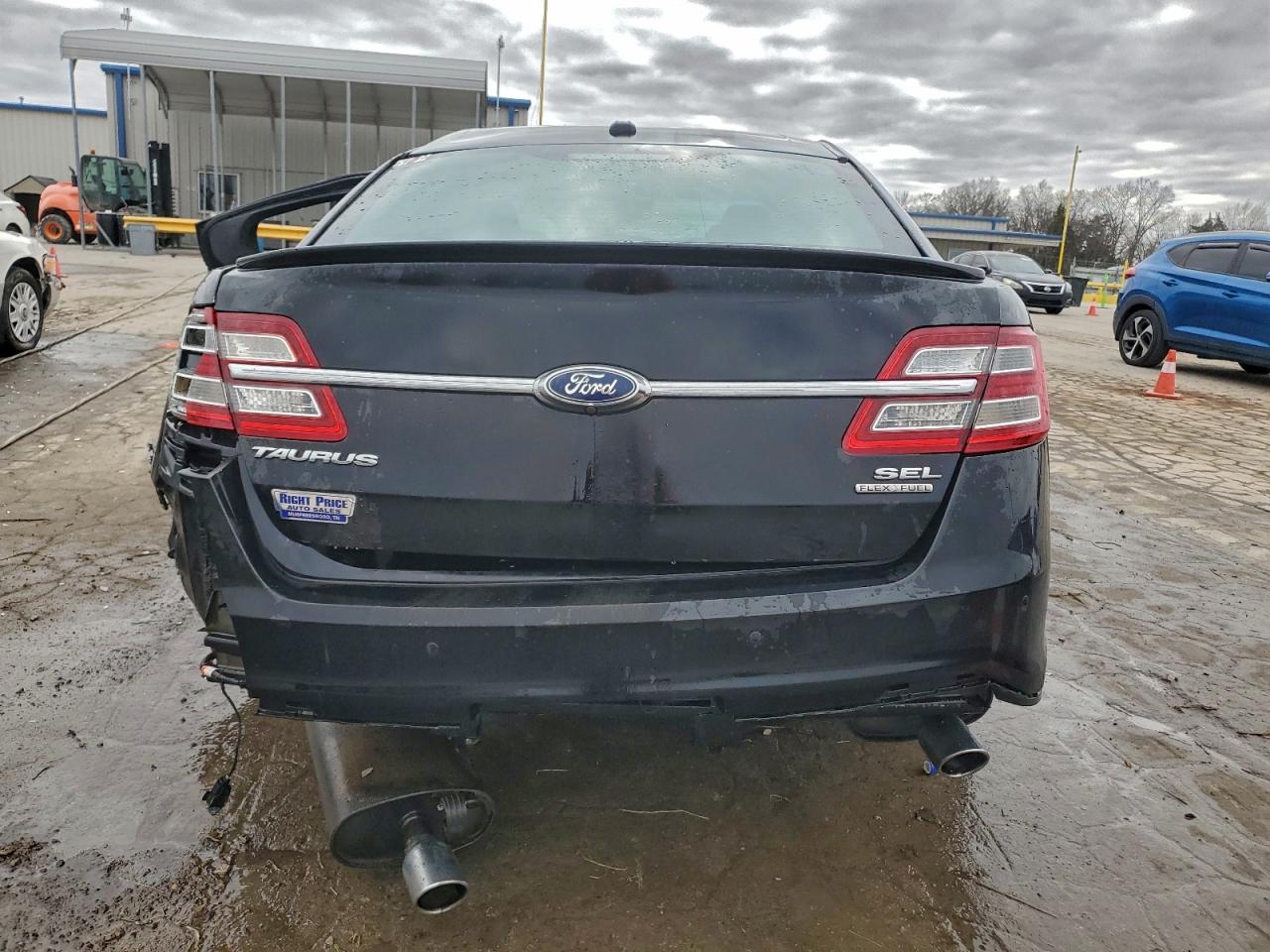 2018 FORD TAURUS SEL photo 6