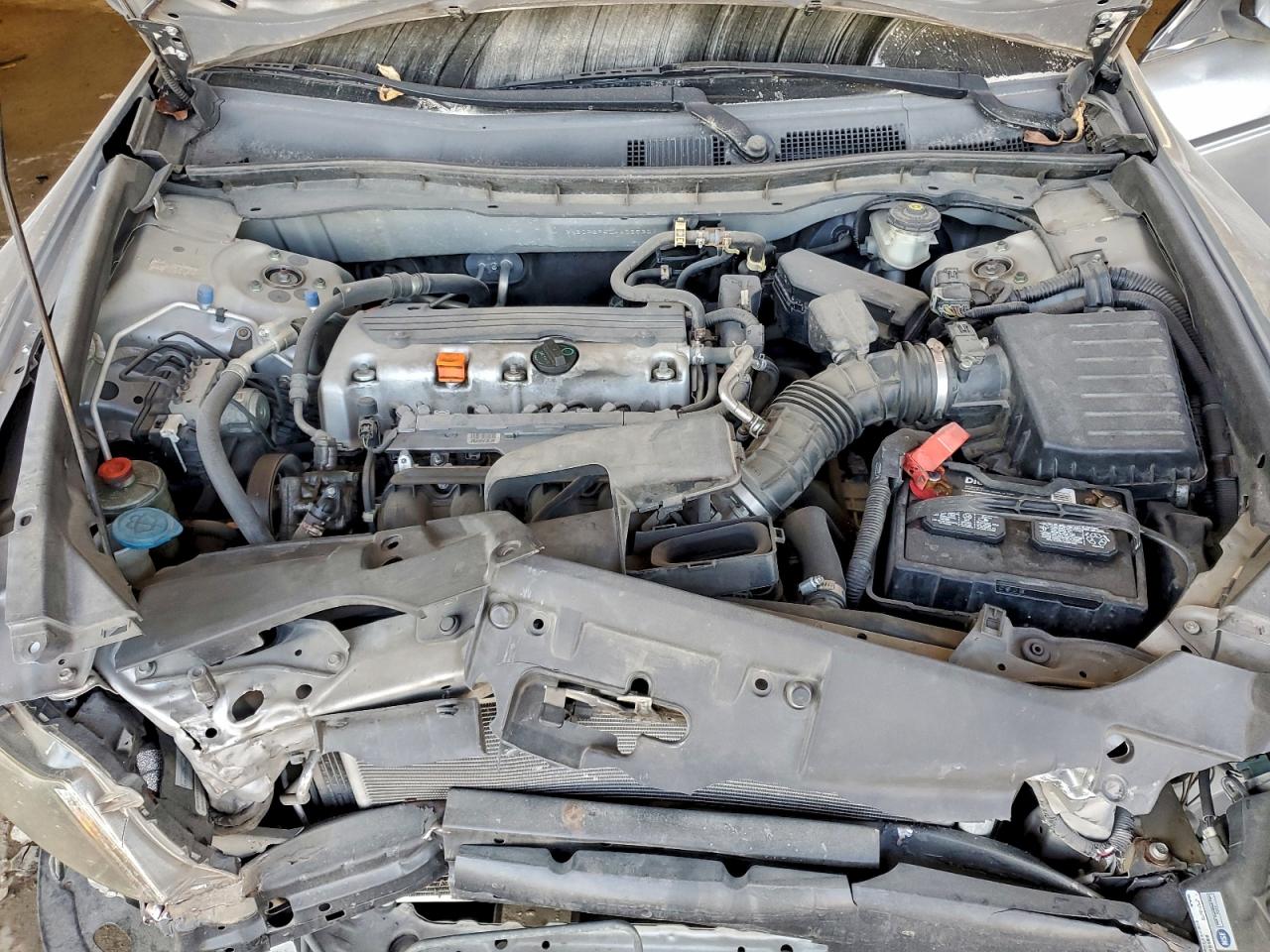 2010 HONDA ACCORD LXP photo 11