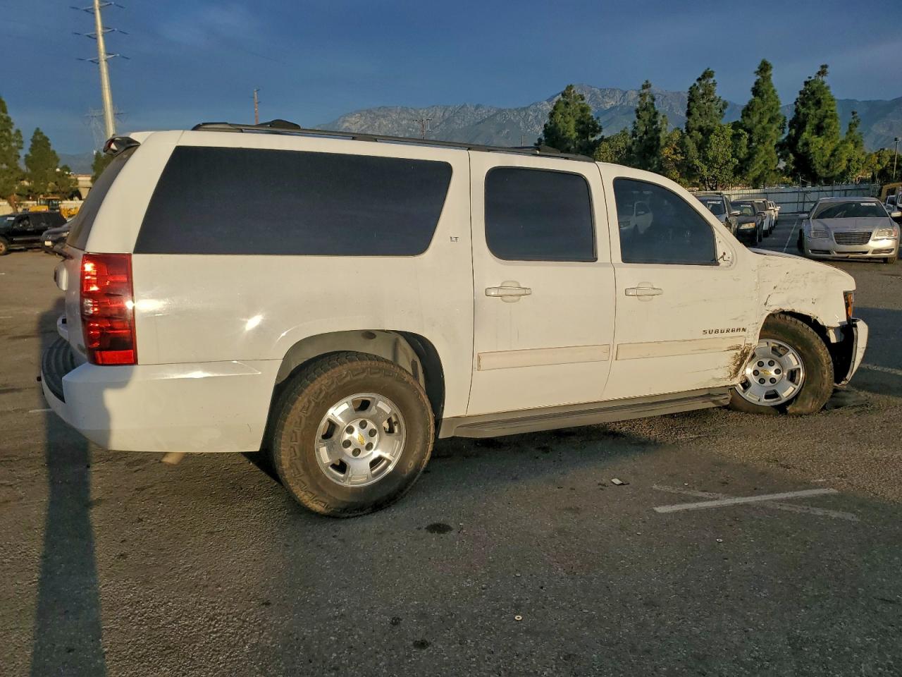 2012 CHEVROLET SUBURBAN C1500 LT photo 3