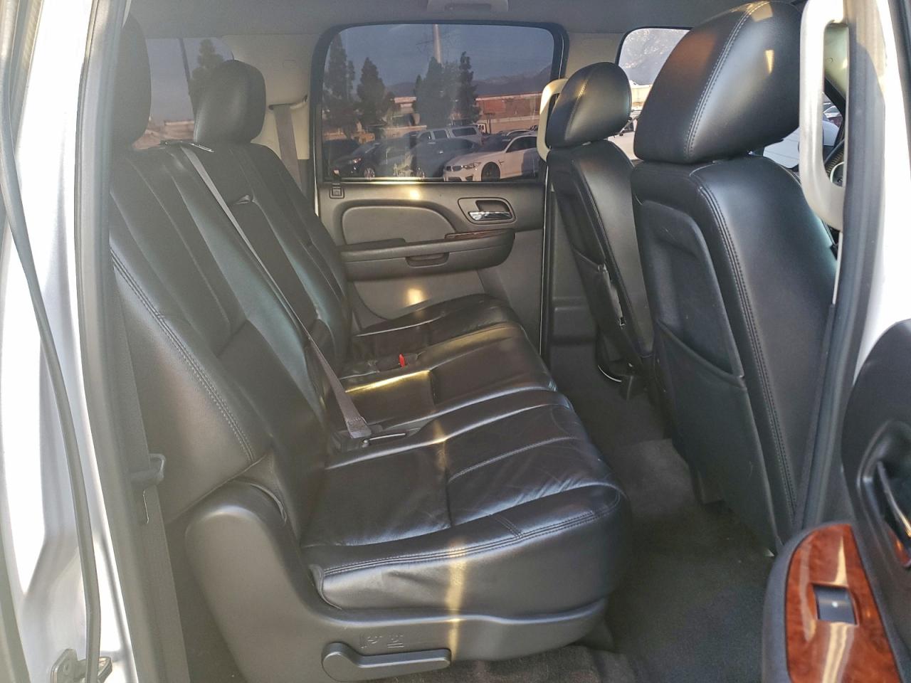 2012 CHEVROLET SUBURBAN C1500 LT photo 11