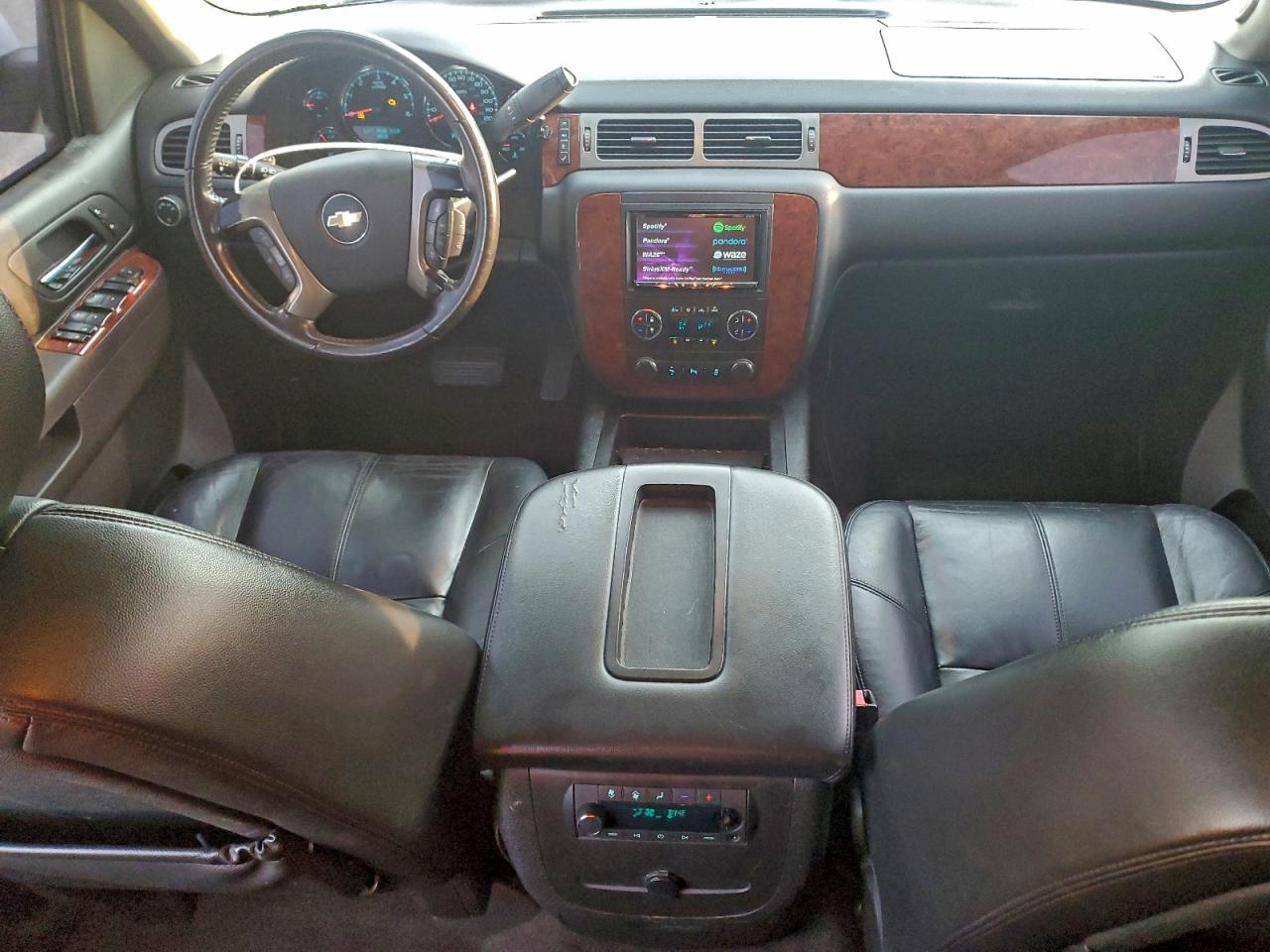 2012 CHEVROLET SUBURBAN C1500 LT photo 8