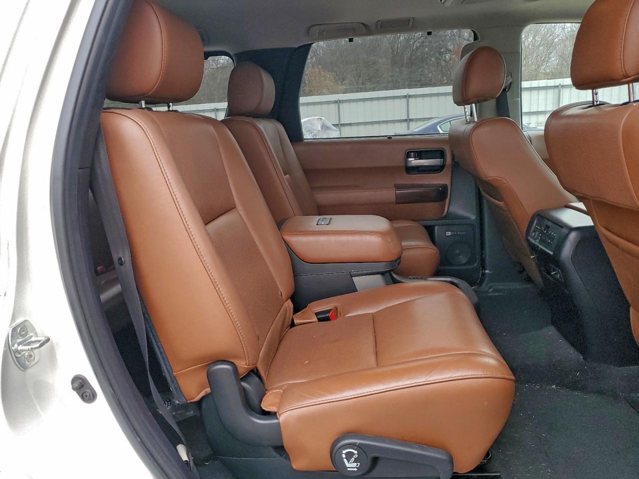 2015 TOYOTA SEQUOIA PLATINUM photo 21