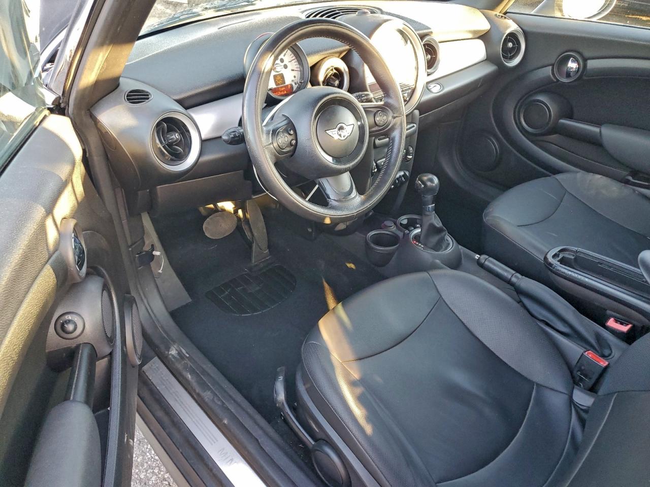 2012 MINI COOPER photo 22