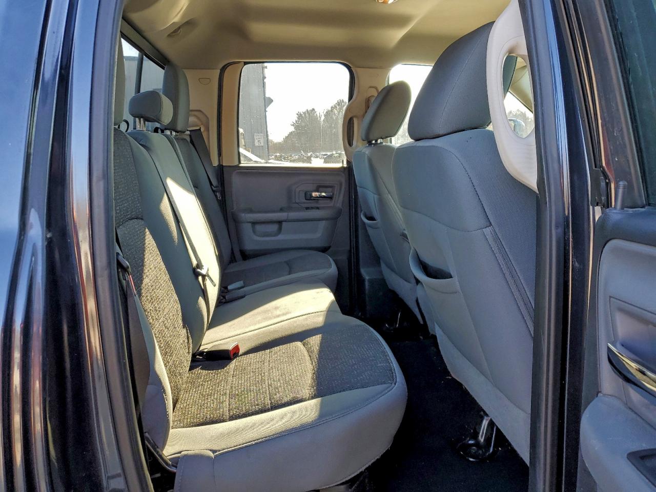 2014 RAM 1500 SLT photo 19