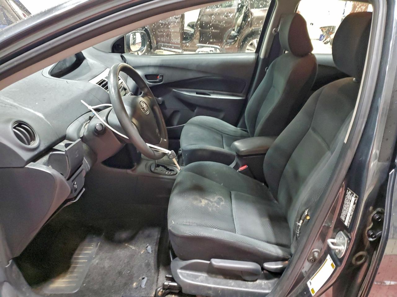 2009 TOYOTA YARIS photo 13