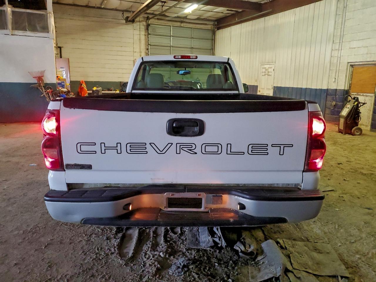 2004 CHEVROLET SILVERADO C1500 photo 6