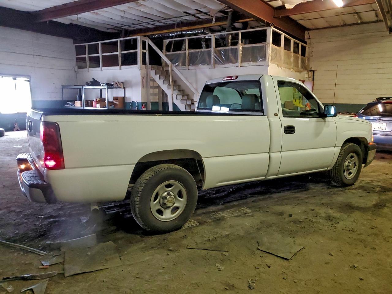 2004 CHEVROLET SILVERADO C1500 photo 3