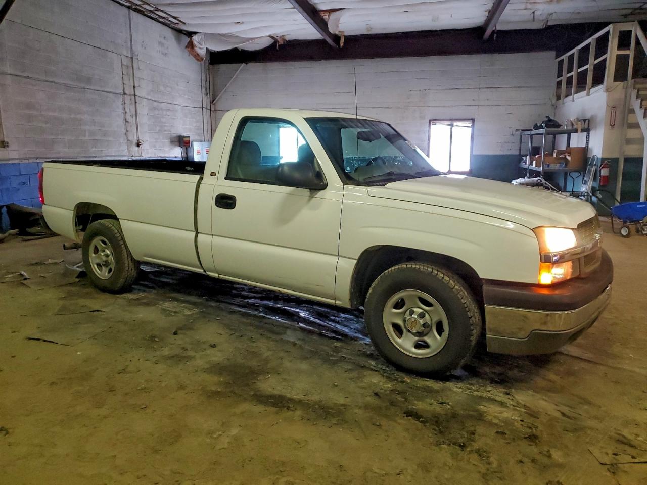 2004 CHEVROLET SILVERADO C1500 photo 4