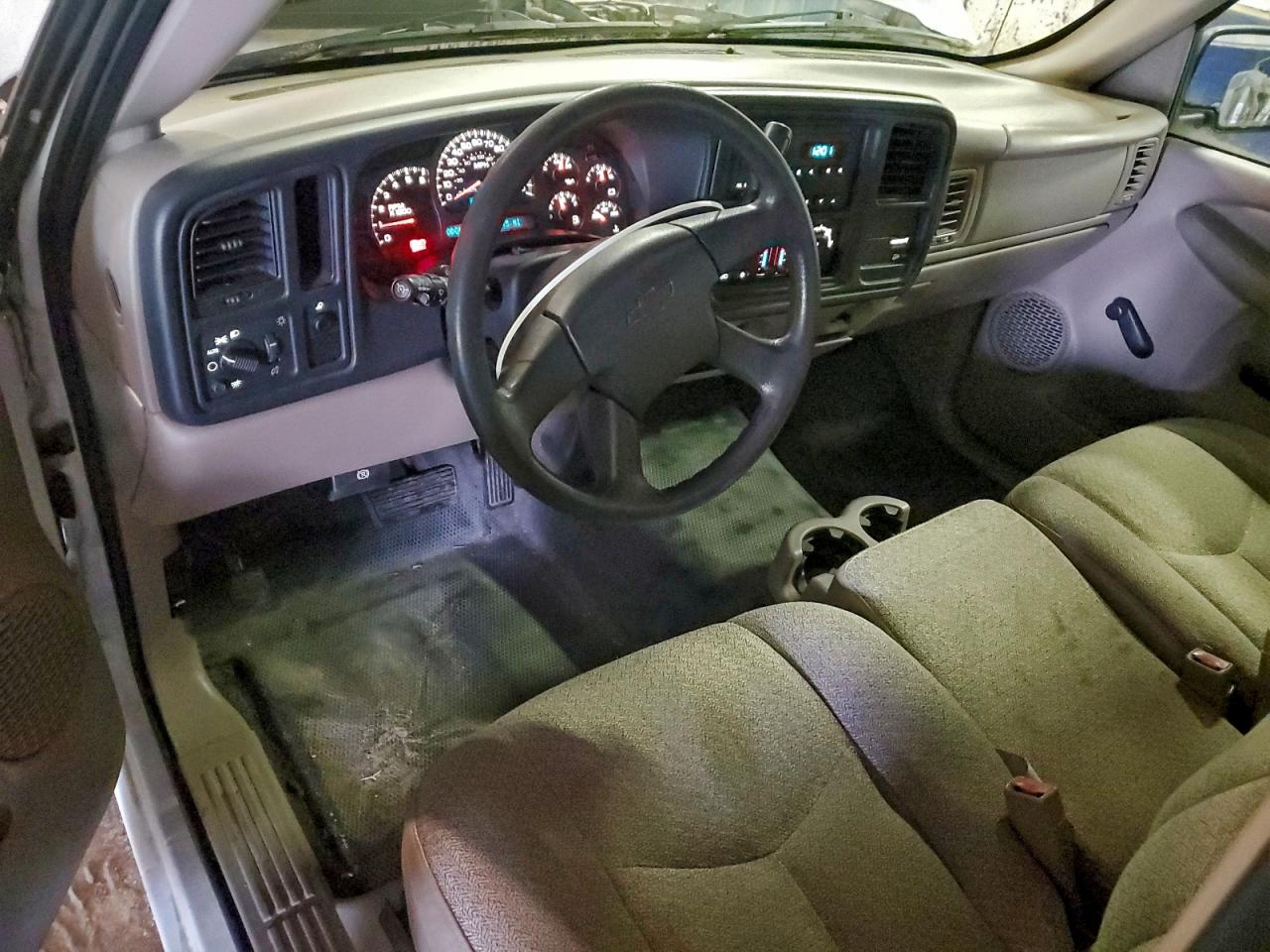 2004 CHEVROLET SILVERADO C1500 photo 8