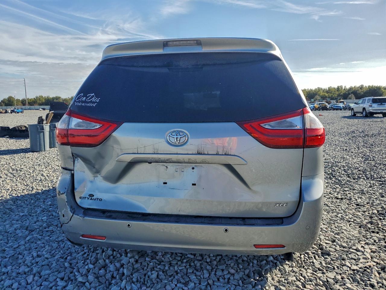 2015 TOYOTA SIENNA XLE photo 21
