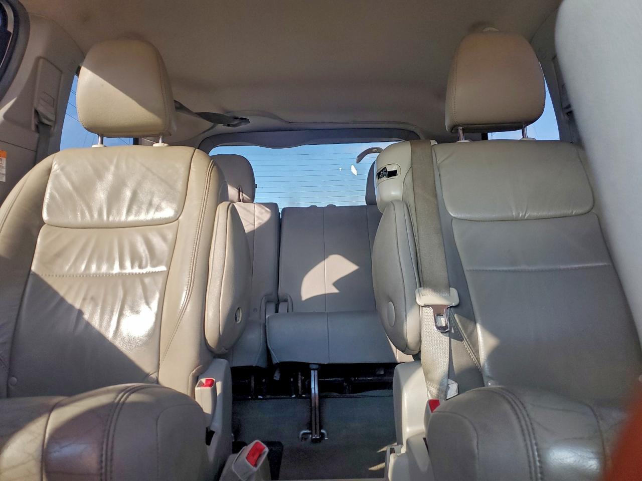 2015 TOYOTA SIENNA XLE photo 37