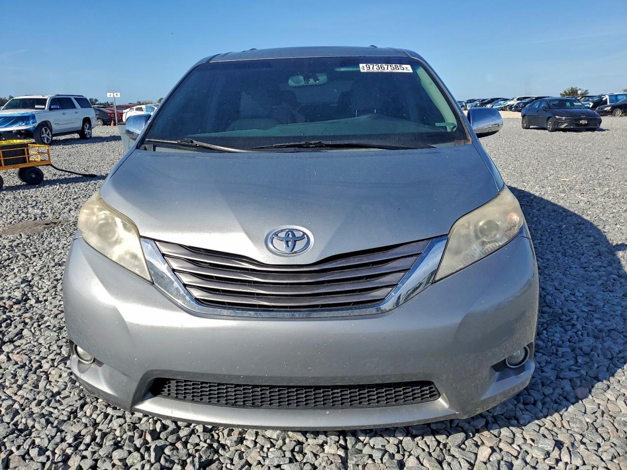 2015 TOYOTA SIENNA XLE photo 17