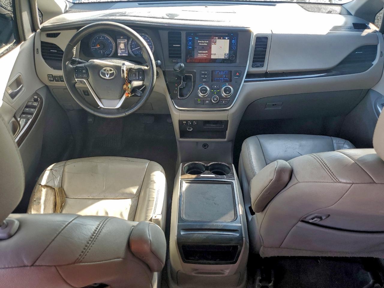 2015 TOYOTA SIENNA XLE photo 29