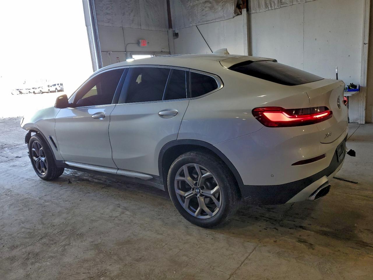 2024 BMW X4 XDRIVE30I photo 3