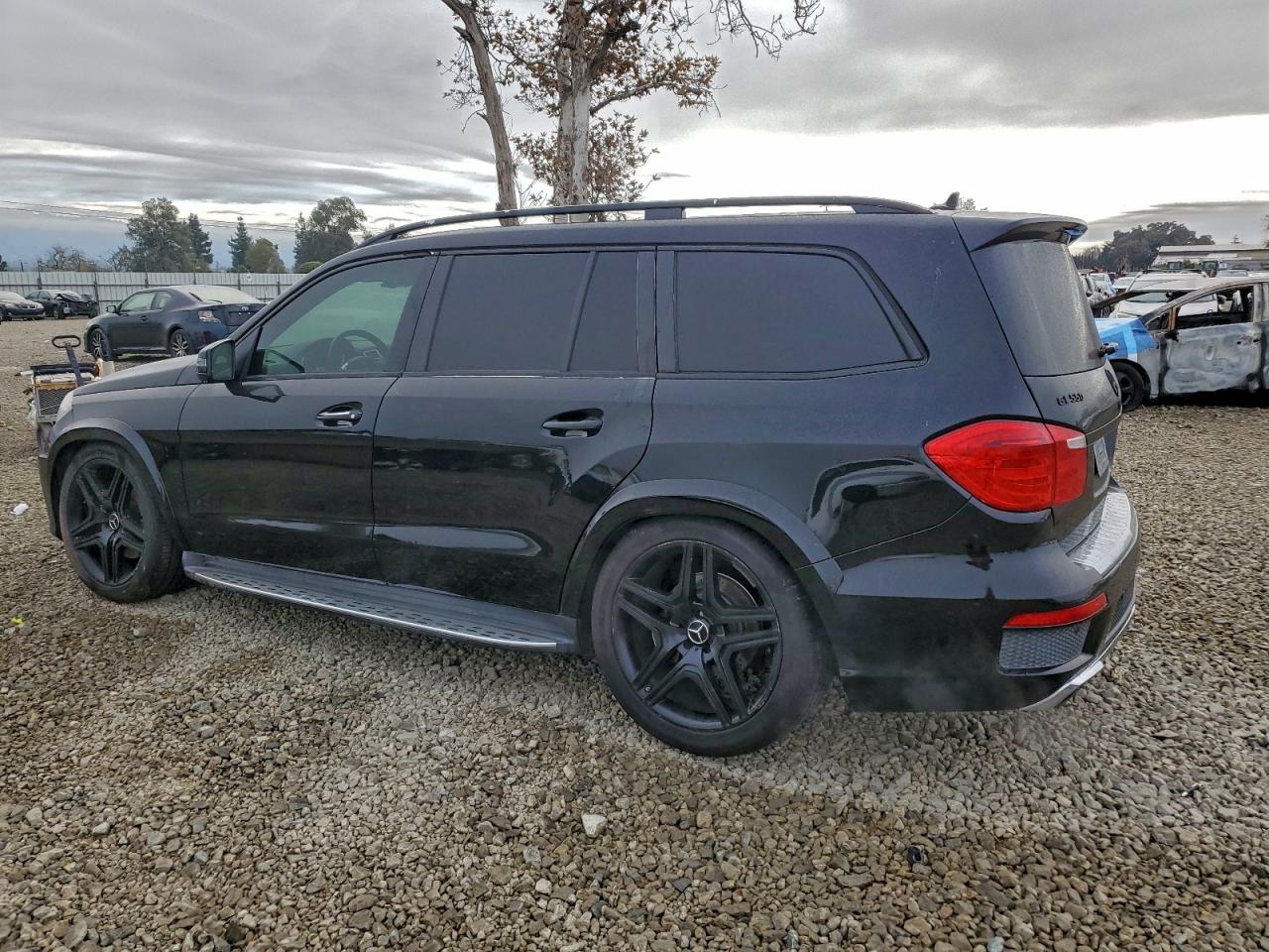 2015 MERCEDES-BENZ GL 550 4MATIC photo 3