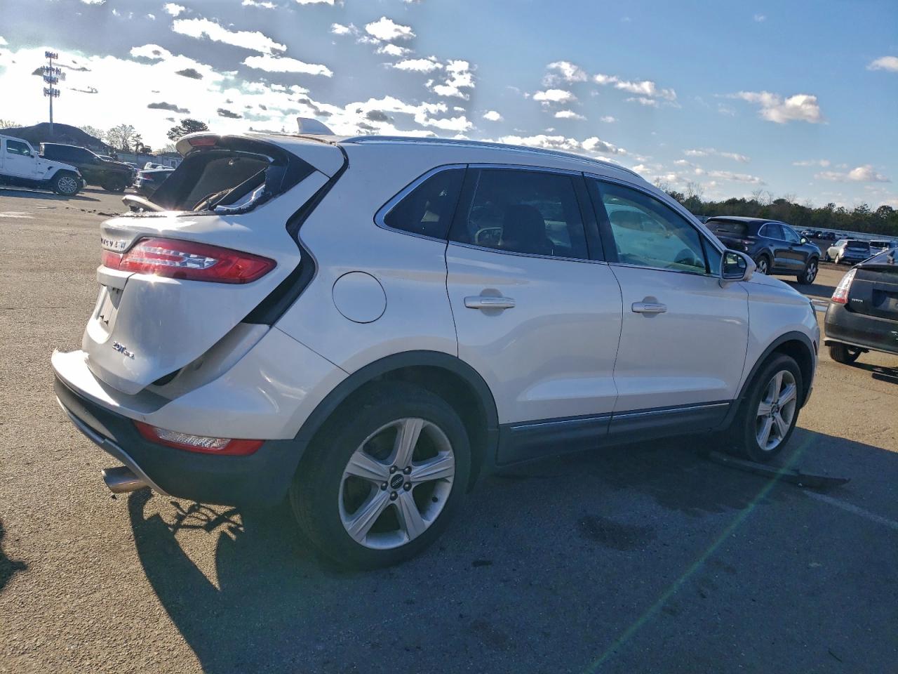 2017 LINCOLN MKC PREMIERE photo 5