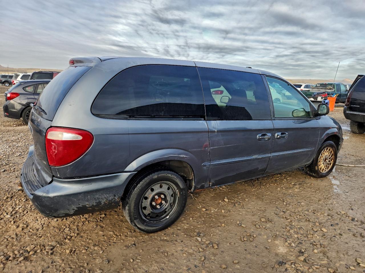 2002 CHRYSLER TOWN & COUNTRY LX photo 5