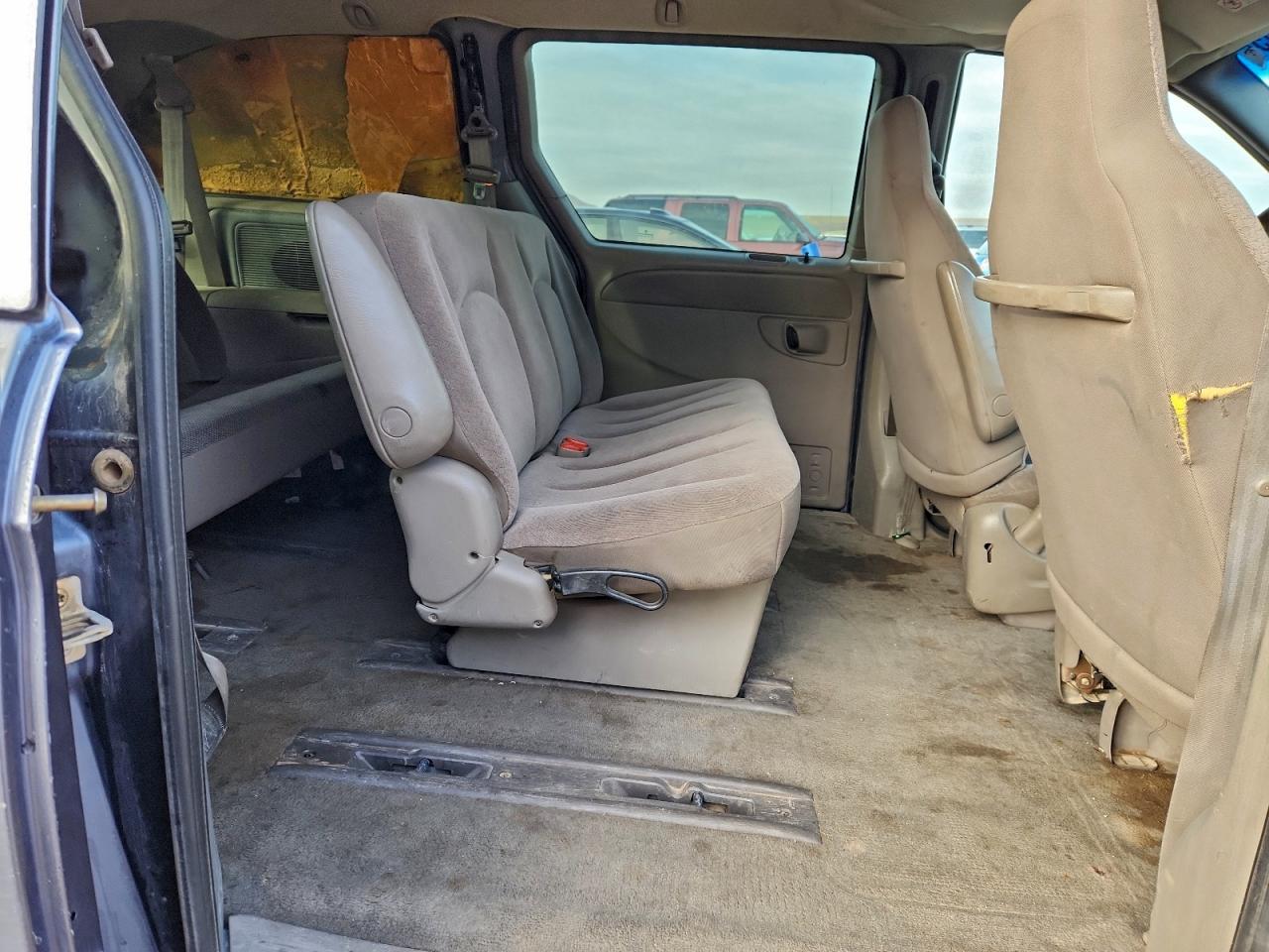 2002 CHRYSLER TOWN & COUNTRY LX photo 19