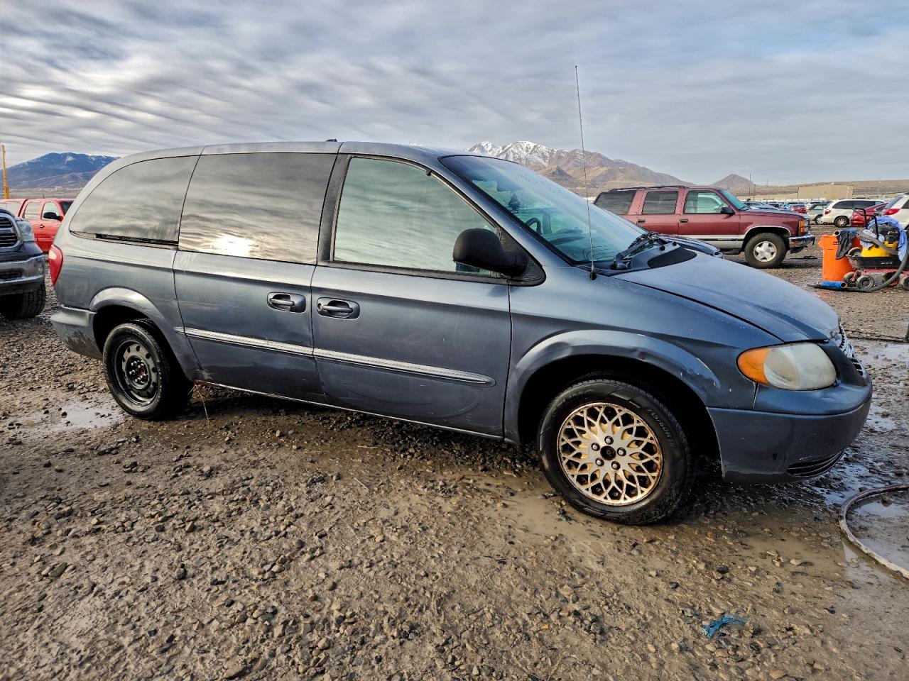 2002 CHRYSLER TOWN & COUNTRY LX photo 7