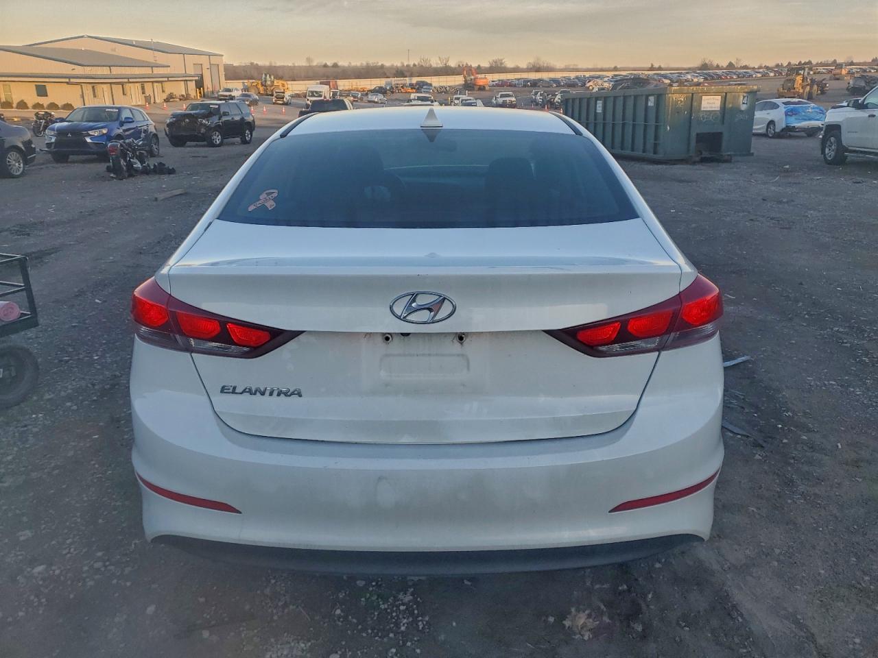 2017 HYUNDAI ELANTRA SE photo 6